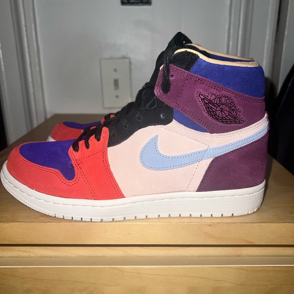 ALEALI MAY X WMNS AIR JORDAN 1 RETRO HIGH 'COURT LUX' – SIZE US 8.5W